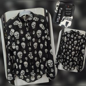 Fun & Flirt Black and White Skull Pattern Shirt/blouse Size Small